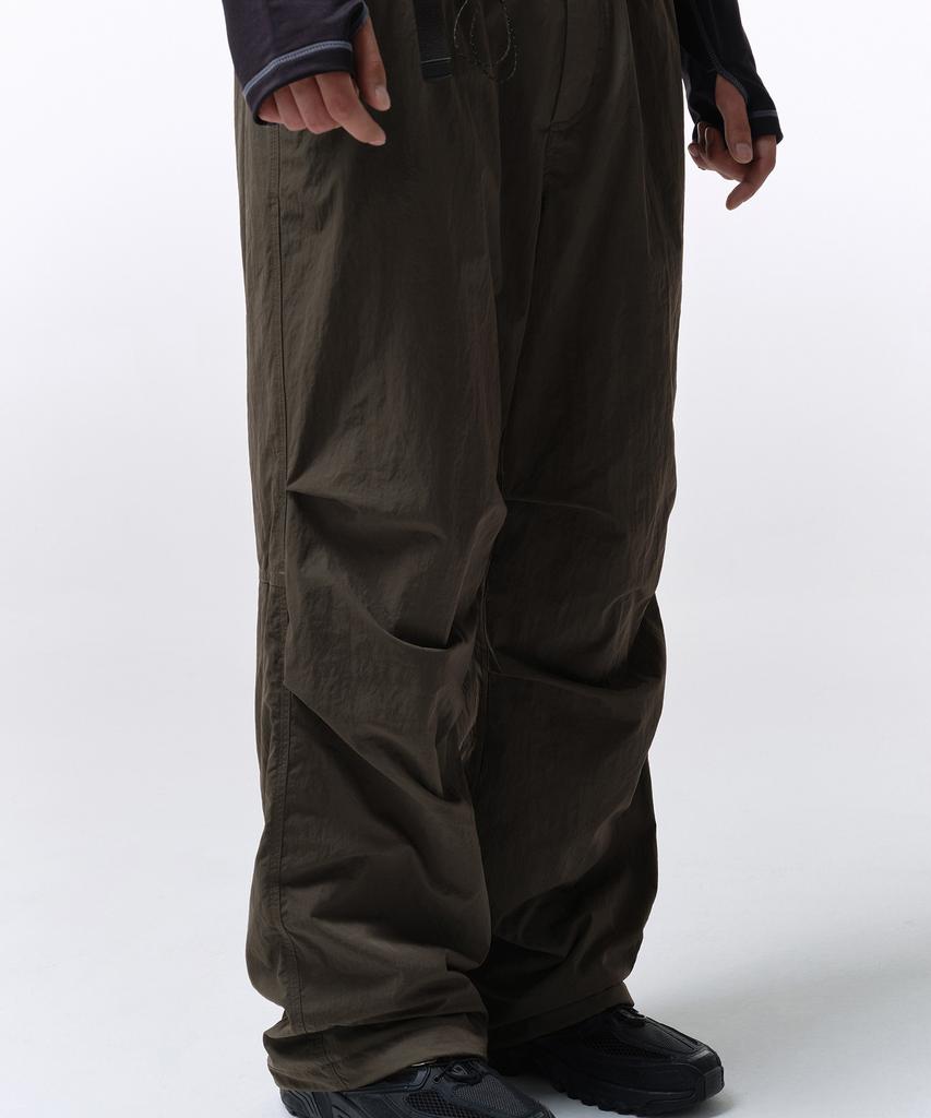 Musinsa Standard [Lazer Urbano] Calças Parachute de Cintura Larga com Cinto e Forro de Fleece [Cinza Lama]