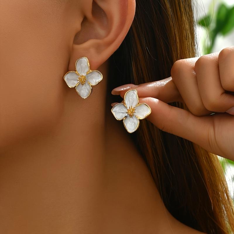 Gold Plated Stainless Steel White Enamel Flower Stud Earrings for Women белый