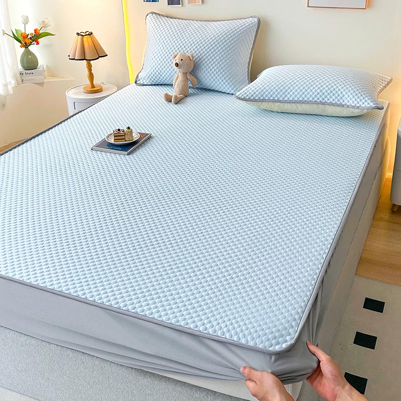 Ice Bean Mat Cool Bedspread Set - Fitted Sheet Style for Dorms, Air-conditioned Rooms, Ice Silk Feel.