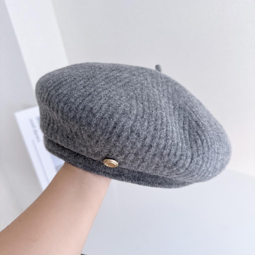 Literary and retro black wool beret women's autumn and winter versatile face small painter hat warm pumpkin hat