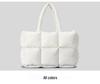 Bolso tote de invierno blanco nube para mujer: Bolso de mano suave y acolchado con diseño de cuadrícula de seis palacios.
