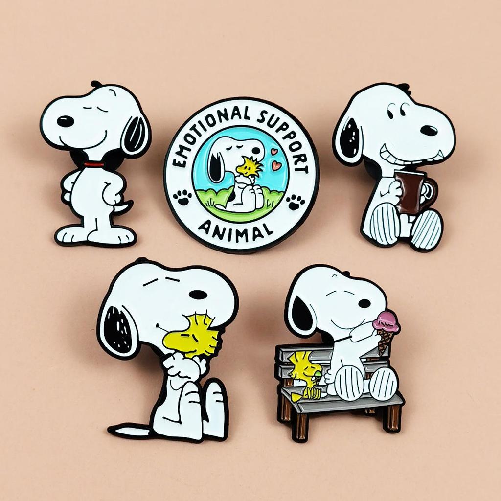 Snoopy Cartoon Brooch - Cute Backpack & Clothing Accessory for Kids