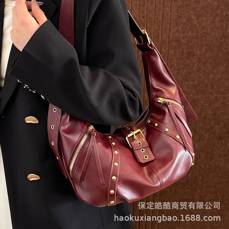 Bag women's large capacity 2025 new autumn and winter versatile rivet shoulder messenger bag fashion this year popular dumpling bag