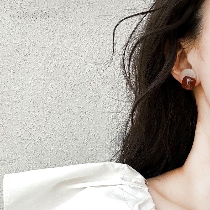 Niche Design Sense Retro Geometric Resin Earrings Women, Simple Personality Versatile Temperament Geometric Stud Earrings