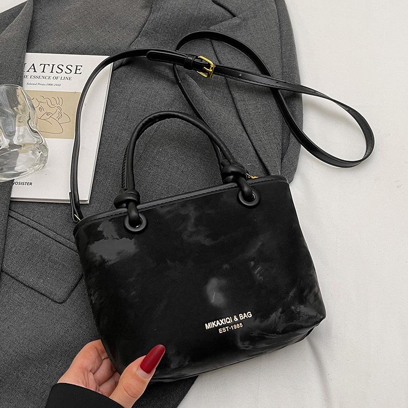 Korean version ins trendy personality contrasting colors casual hand carrying bucket bag fashion high sense versatile temperament messenger bag woman