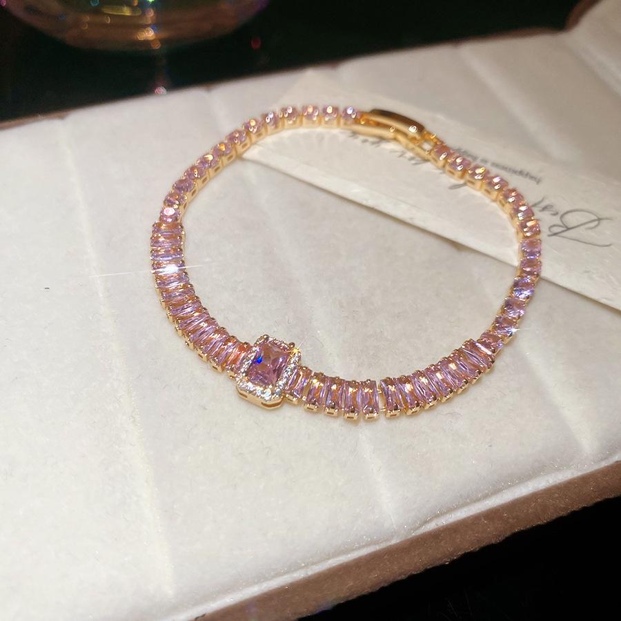 Elegante Bracciale con Chiusura Geometrica in Zirconia per Donna - Ultra Brillante, Alla Moda, Gioiello di Alta Gamma