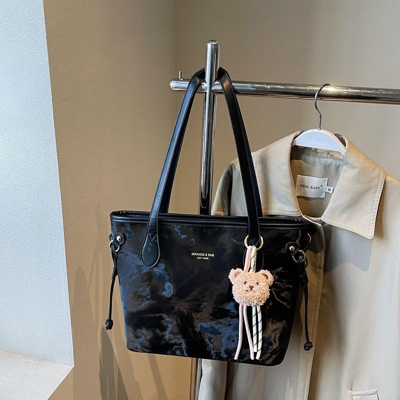 Large-capacity bag women's new summer versatile shoulder bag casual texture commuter tote bag