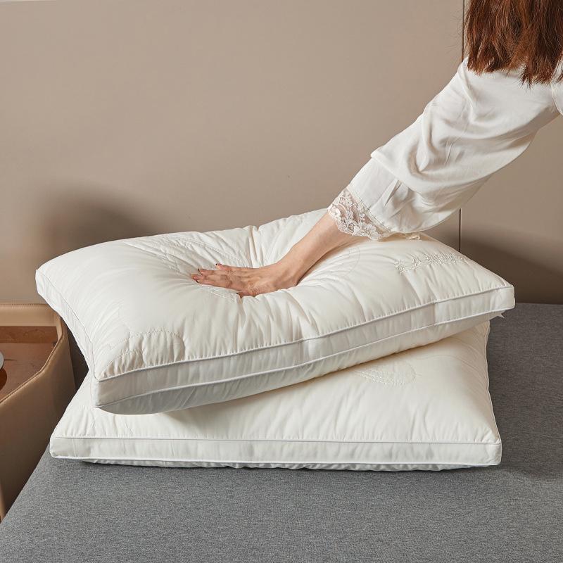 A-klasse Vlinder Zijde Geborduurde 3D Katoenen Hotelkussen - Moeder-Baby Kwaliteit