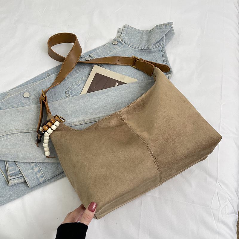 

Retro Japanese and Korean Niche Bag, Plush, Fashionable, Simple and Large-capacity Bag