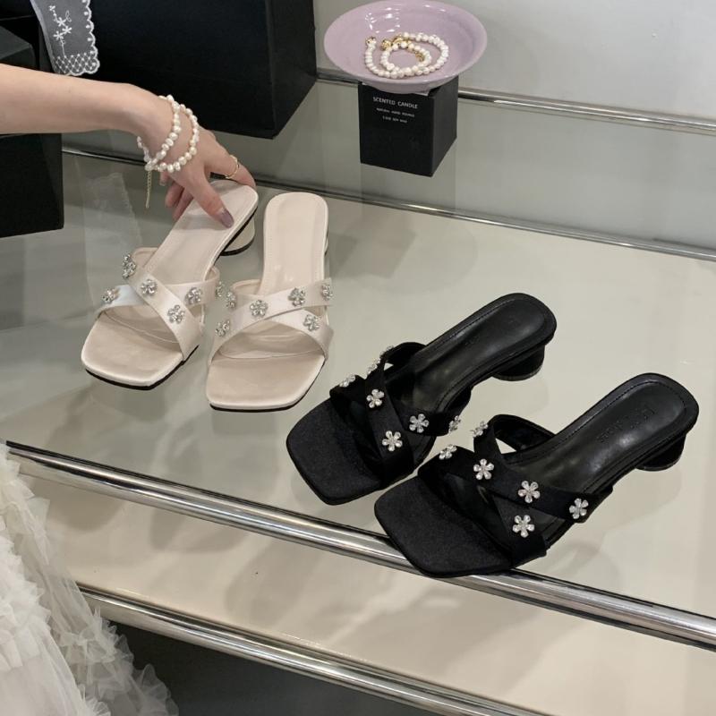 Mode Mode Temperament Frauenschuhe 2025sommer Neu Eckige Zehenpartie Niedriger Absatz Schlicht Vielseitig Damen Slipper Rutschfest Damen Sandalen