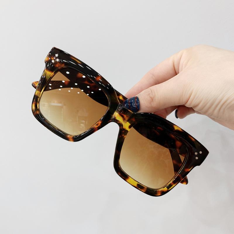 Square Vintage Retro Woman Sunglasses Fashionable Brand Style Designer Women Gradient Sun Eyeglasses Vintage Black Ladies Shades Oculos De Sol