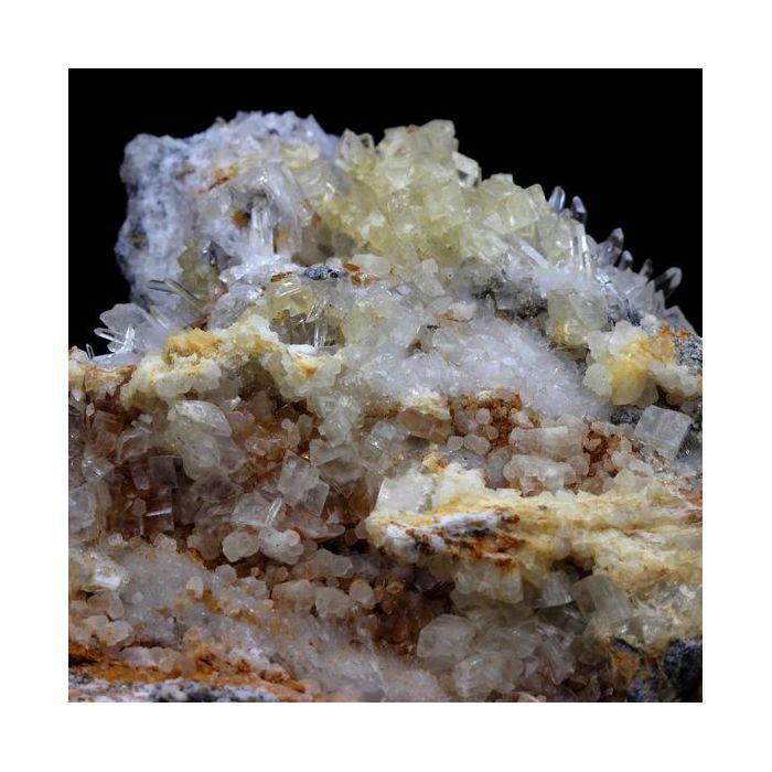 Pierres et Minéraux. Quartz + Dolomite. 1314.0 ct. Saint-Pierre-de-Mésage, Isère, France..