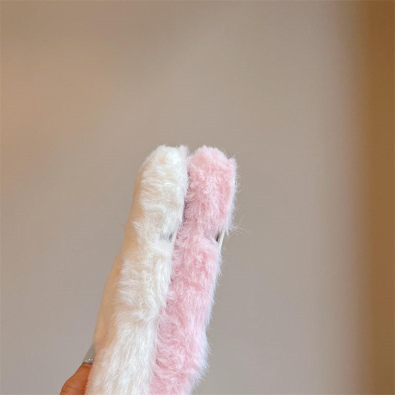 Herbst/Winter Cartoon Pig Linsenrahmen Plüsch-Handyhülle für iPhone 15 14 13 12 11 Pro Max All-Inclusive-Fallschutzhülle