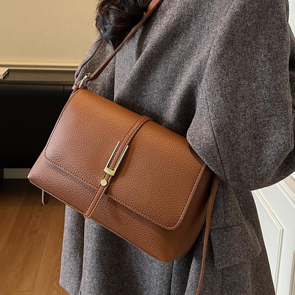 Retro work commuter bag women's large capacity 2025 new casual autumn and winter versatile single shoulder messenger bag small square bag