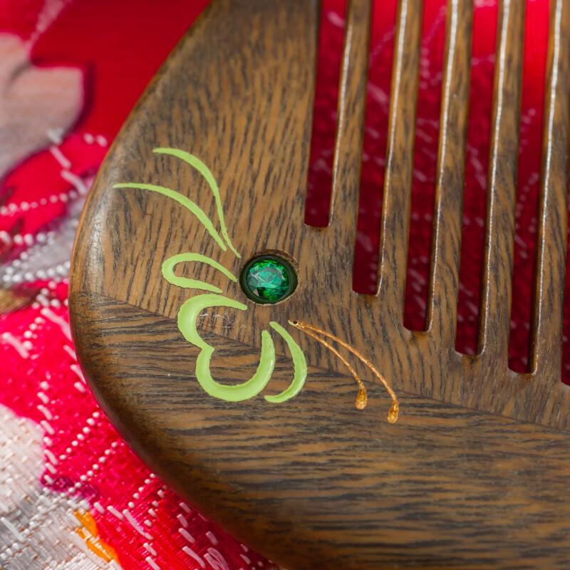 Tanmujiang Butterfly Lacquer Art Sandalwood Comb Gift Set