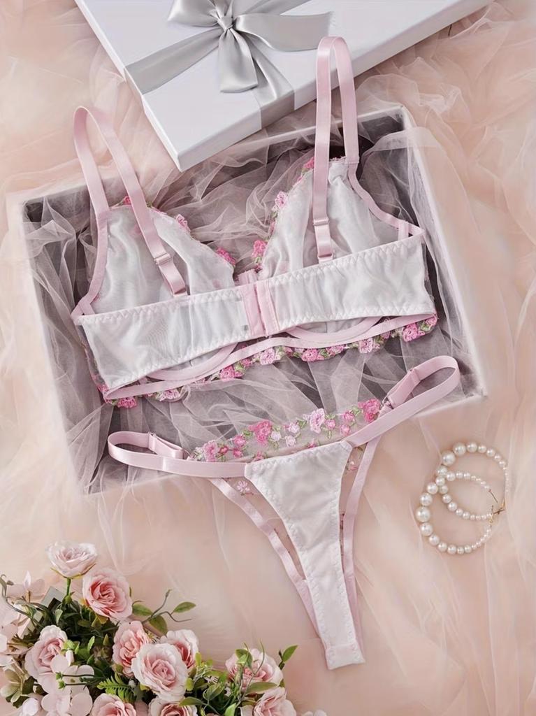 Plus-size Sexy Bra Set with Country-style Embroidery and Small Floral Patterns