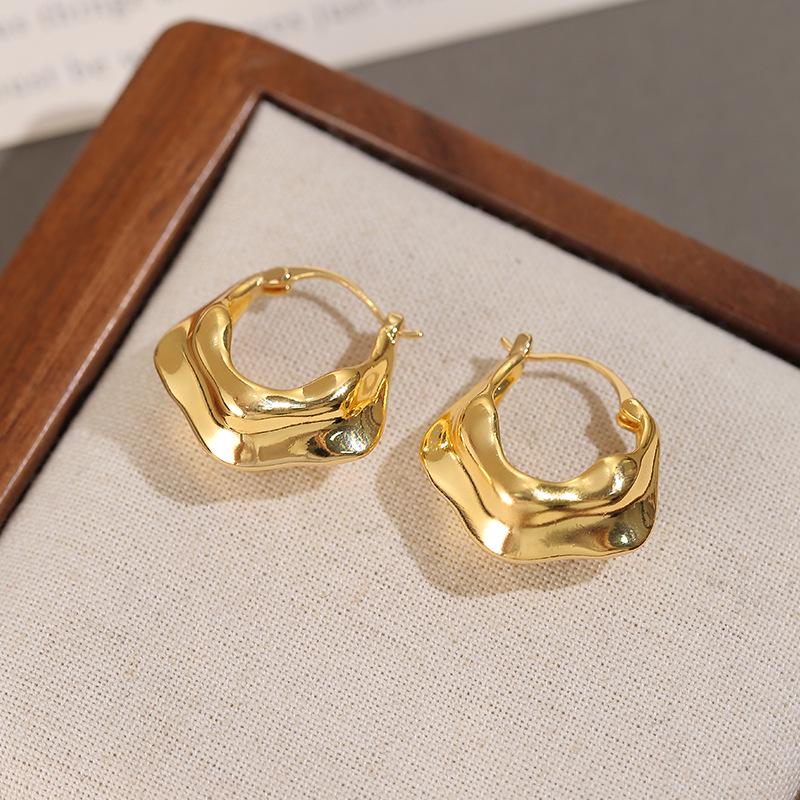 Позолоченный V-образный плиссированный ушной кафф: Стильные, Простые, Уникальные и Универсальные Серьги.