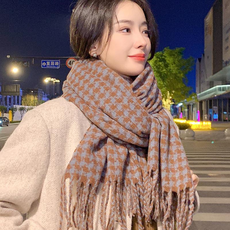 New scarf Qiandongge winter Korean version versatile student couple warm black and white plaid knitted Korean atmosphere