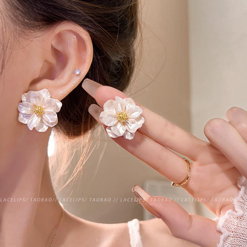 Chiffon Fairy Flower Earrings: Elegant, Delicate Studs with a Whimsical Forest-Inspired Design for a Gentle, Stylish Touch.