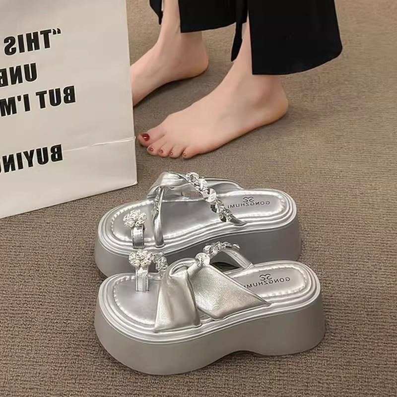 thick-soled heightening and cool slippers for women's summer wear, new models with skirts, fashionable cover, toe rhinestone high-heeled sandals.