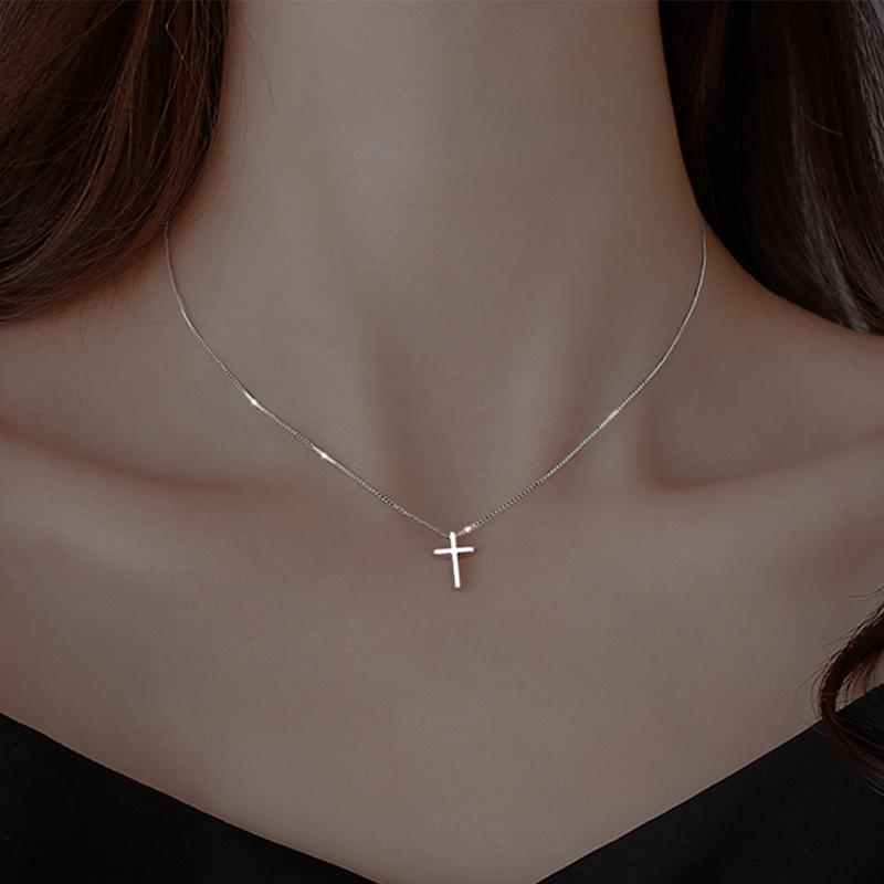 Chaîne Clavicule Croisée pour Femmes 2023: Ras du cou simple en cuivre avec un design de niche