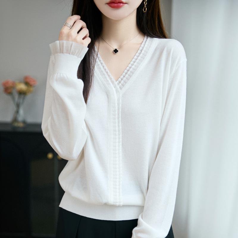 Early Autumn New V-neck Women's Knitted Sweater, Long-sleeved Lace with Black Ear Trim, Solid Color Loose Base Layer