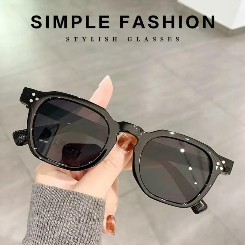 New Men's Small Frame Square Sunglasses Classic Retro Men's Driving Eyeglasses Summer UV Protection Eyewear UV400 Gafas De Sol