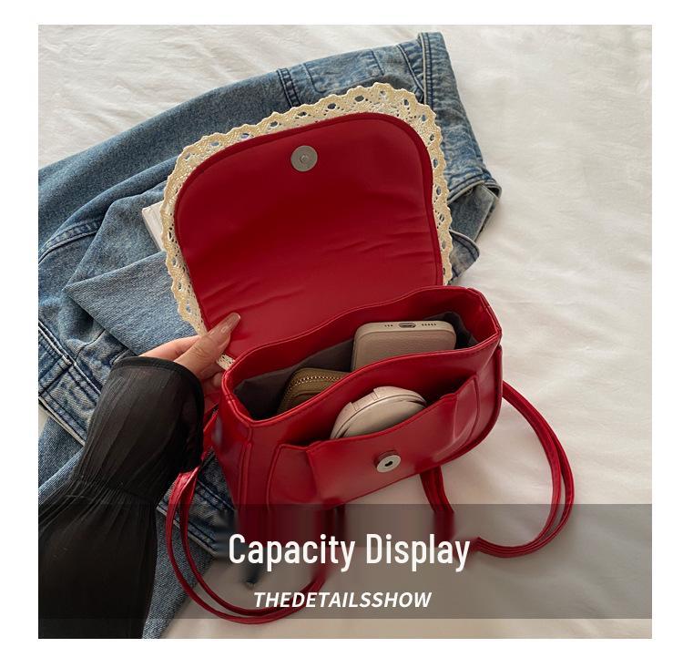 Modny damski plecak na jedno ramię z koronką i kokardą na lato 2025