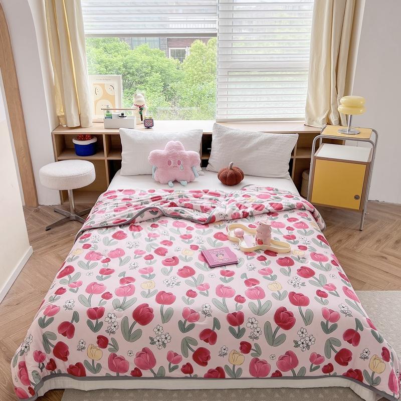 Cartoon Dinosaurs Penguins Summer Quilt Funny Animals Pattern Air-conditioning Cool Comforter Breathable Soft Thin Blanket
