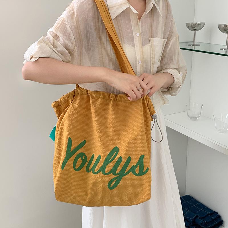 Тканевая сумка-мешок на завязке с буквами, японская и корейская, повседневная, большая вместимость, весенне-летняя, тканевый карман, сумка-тоут жёлтый
