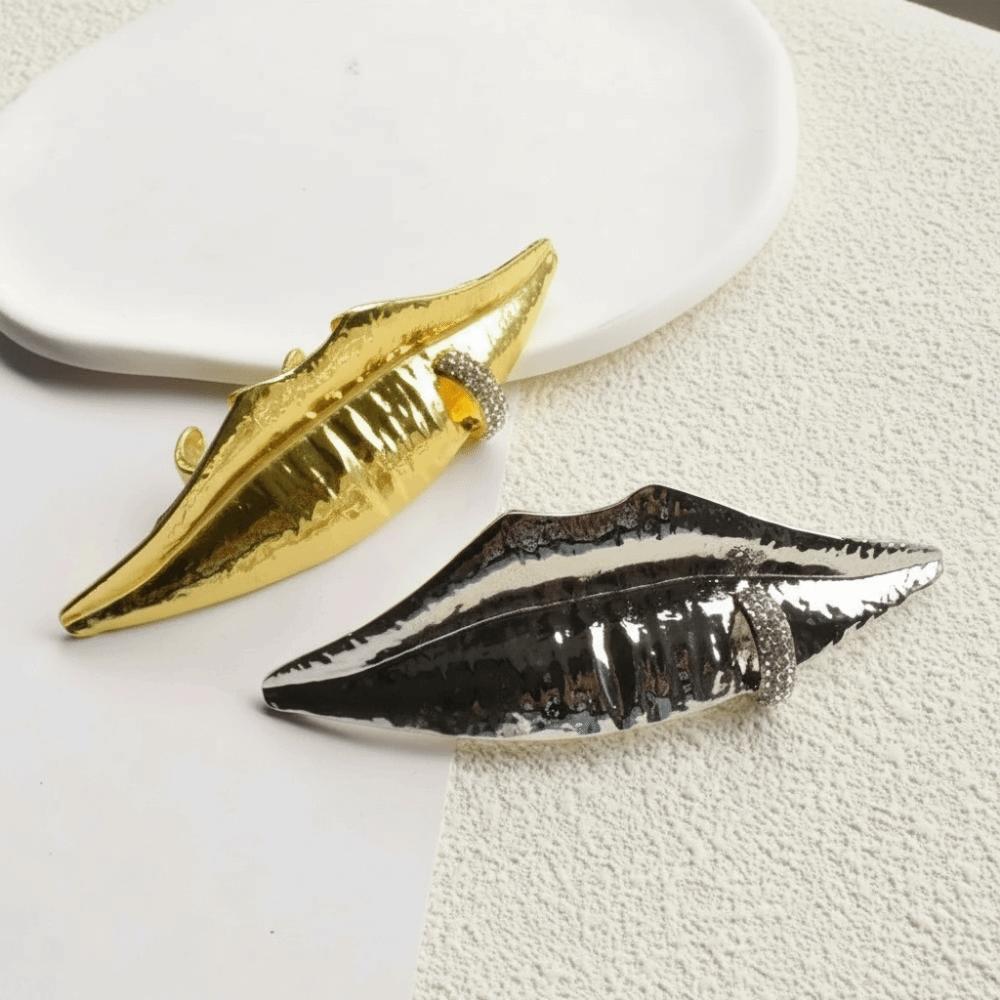 Metallbeschichteter Ring in Form großer Lippen Übertriebener Fingerschmuck Trendiger offener Lippenring für Damen