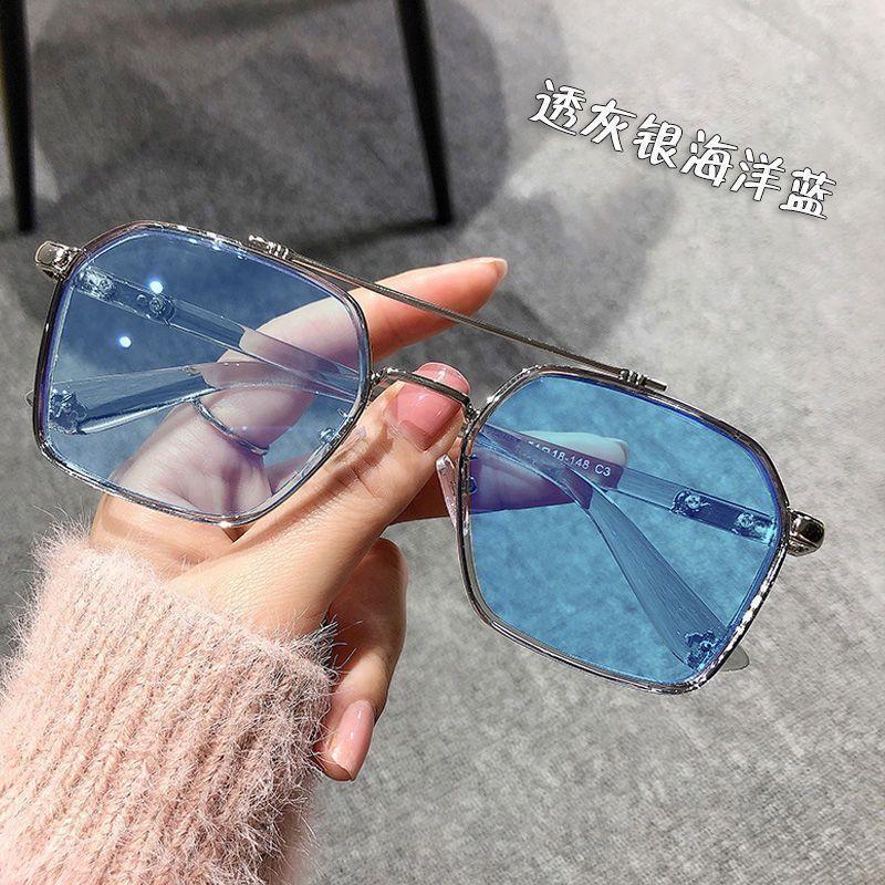 Retro Double-Beam Color-Changing Sunglasses With Blue-Changing Myopia Sunglasses. The Same Style Has Degree Glasses Frames Without Background Color.