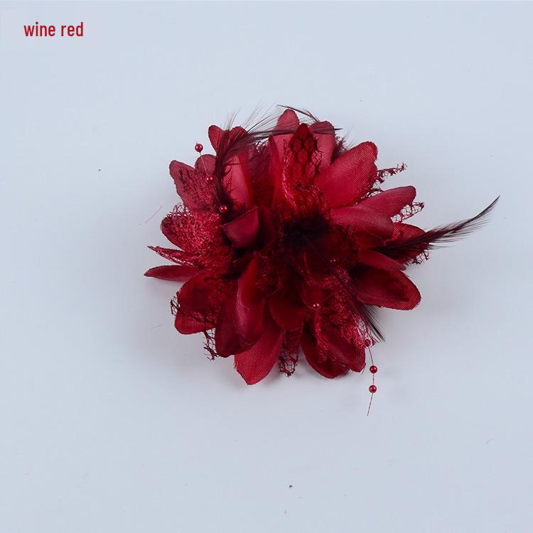 

Заколка для волос из сетчатой ткани ручной работы с жемчугом и перьями, с аксессуаром в виде цветка на запястье для выступлений и фотосессий.