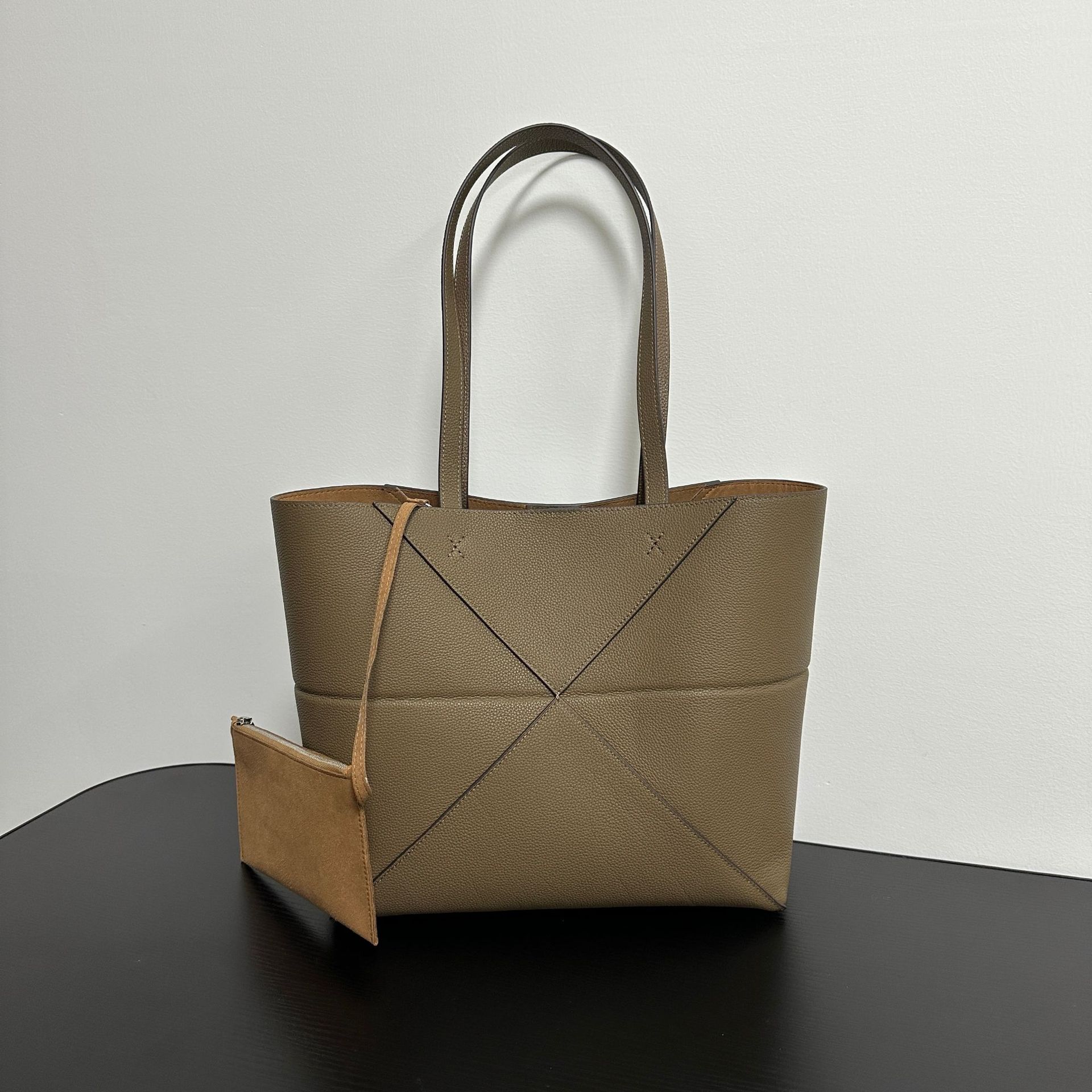 

Нишевая женская сумка-тоут большой вместимости из коровьей кожи первого слоя, сумка-тоут, складывающаяся, деформирующаяся, геометрическая сумка, женская плечевая, портативная, сумка-ведро