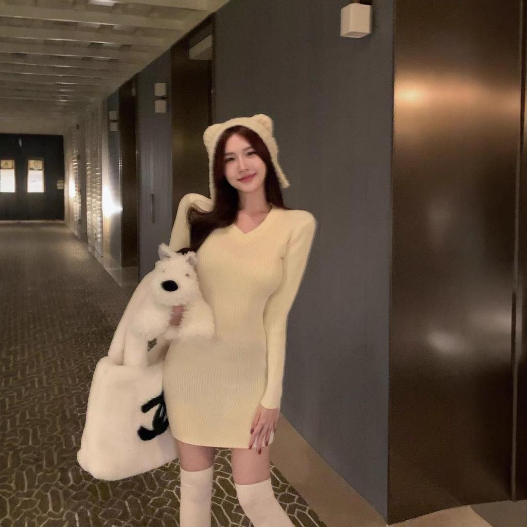 Autumn & Winter V-Neck Knitted Petite Dress - Sweet & Spicy Hip-Hugging Style
