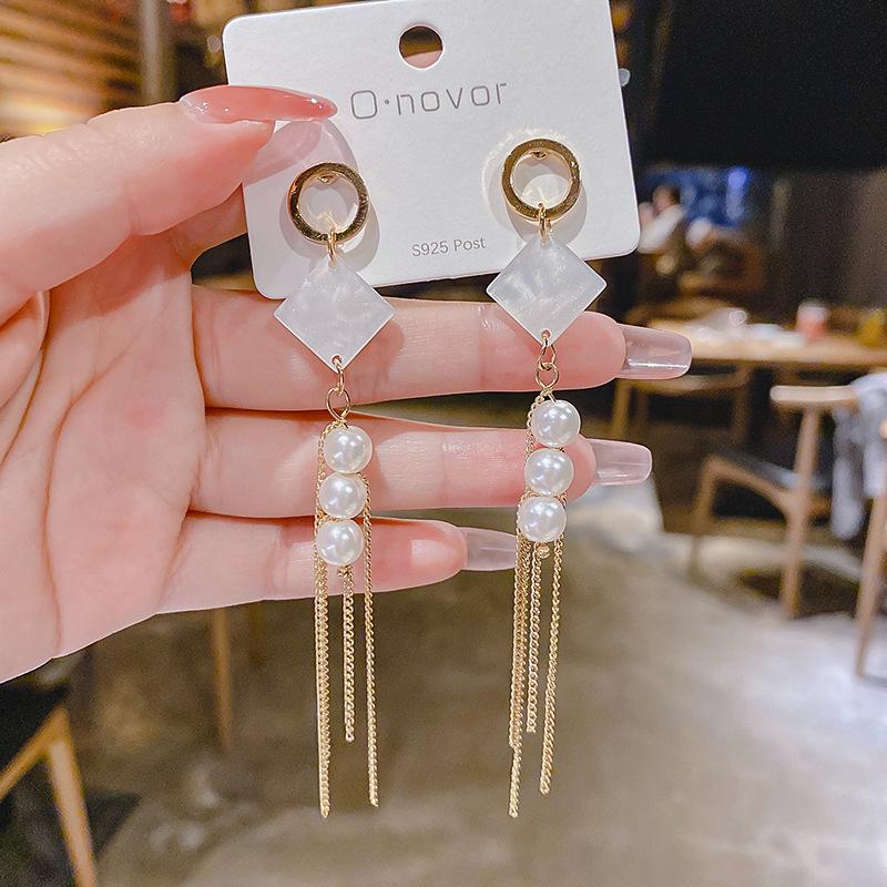 Unique personality square imitation pearl fringed earrings women s trend Korea Dongdaemun temperament high-end long trendy earrings