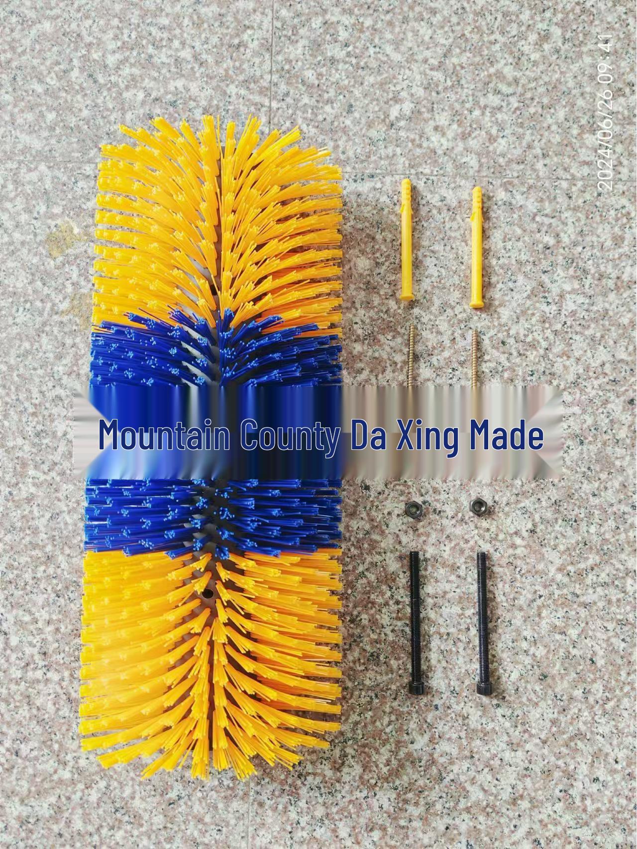 

Cattle and Horse Massage Brush: Half-Body Scratch & Itch Relief Roller for Animal Cleaning