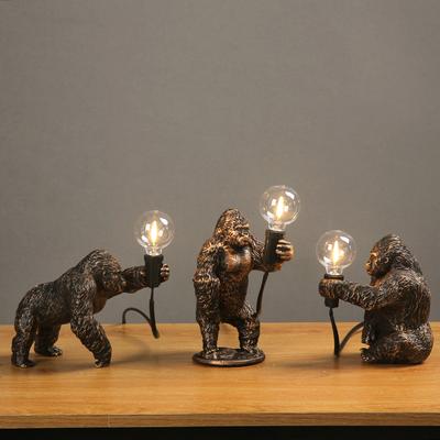 Lampada da Tavolo Decorativa in Resina King Kong Gorilla Esplosioni Luce Notturna da Interno Artigianato Creativo Lampada da Scrivania Animale Luce da Tavolo per Camera da Letto