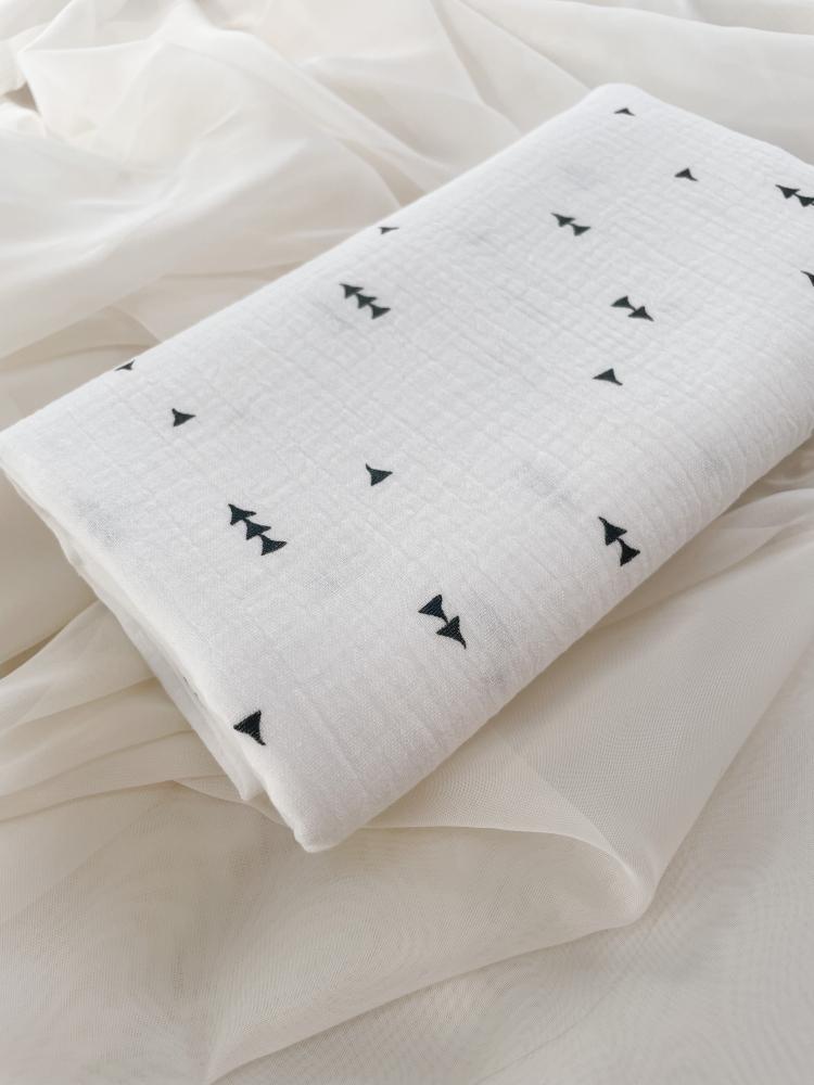 Muslin Fitted Sheet for a Cot 120*60 (triangles)