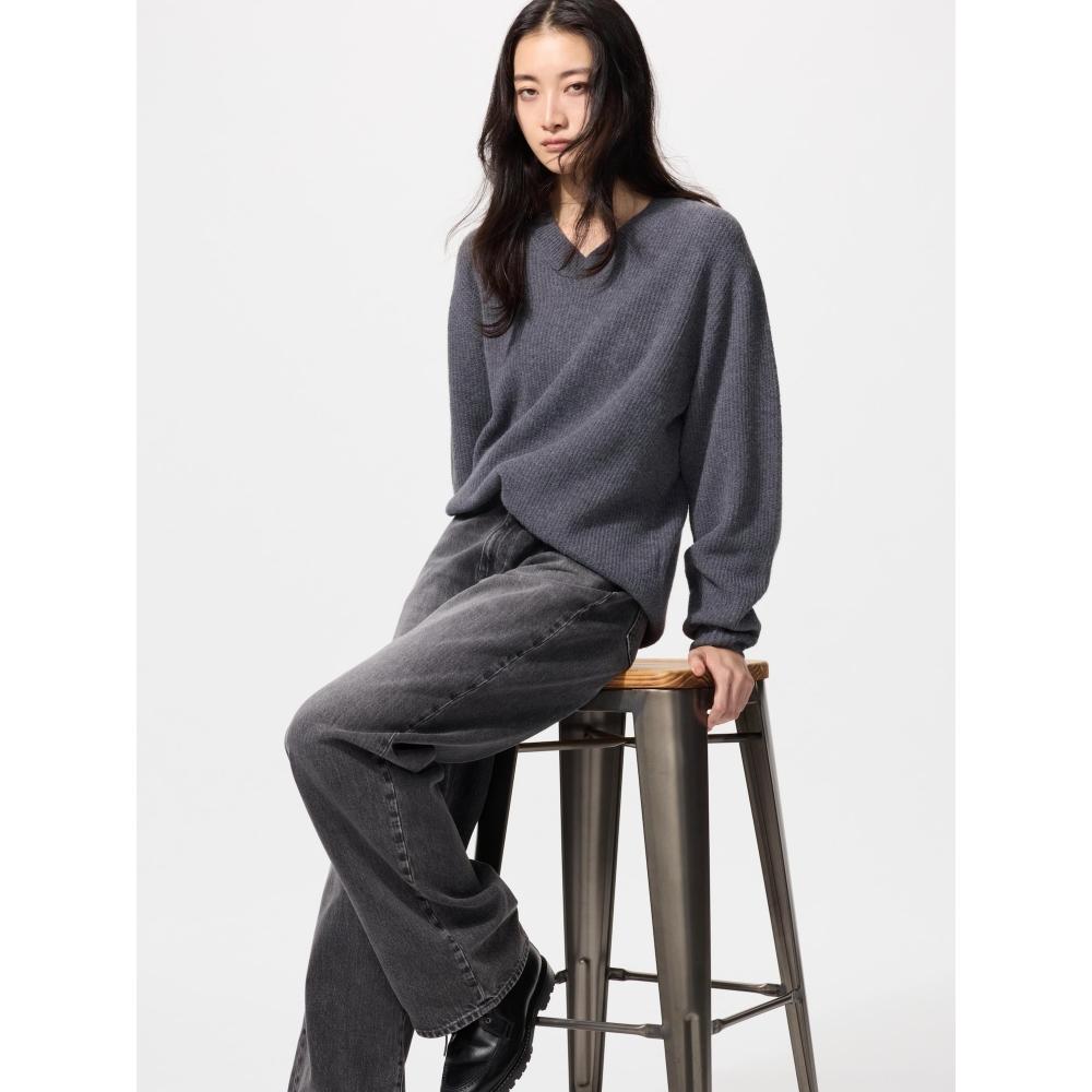 Uniqlo 3d Souffle Yarn V Neck Sweater