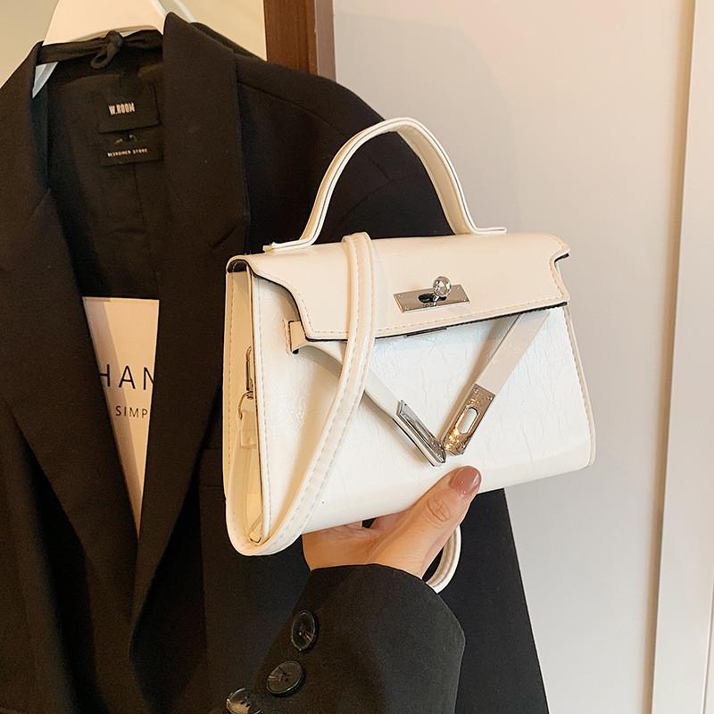 Chic Minimalist Shoulder Crossbody Bag Elegant Design For Women In 2024 Summer Fashion Trend