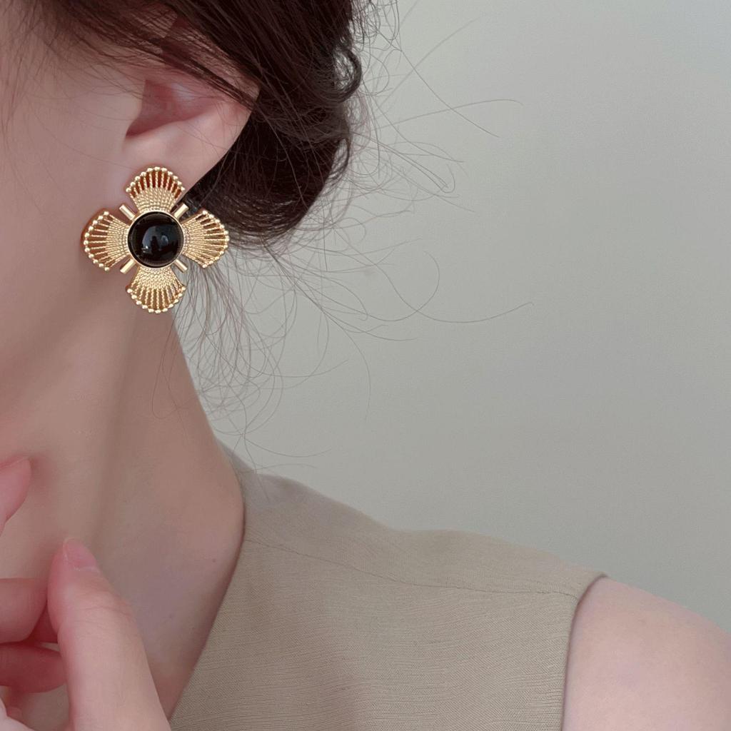 Retro French Luxe Matte Four-Leaf Flower Hollow Design Earrings for Women