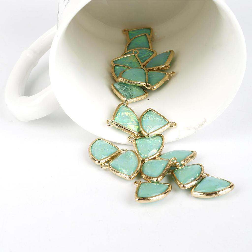 2Pcs Fan-Shaped Resin Charms Pendant Fashion Jewelry Accessories for DIY Craft Golden-Colour Gold Base