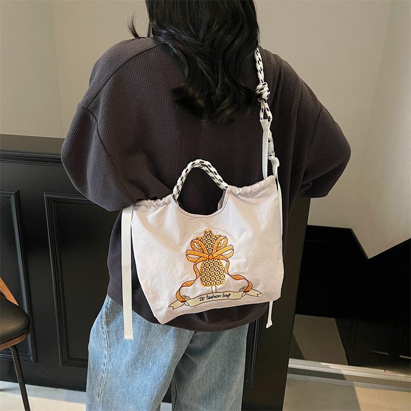 Niche shopping bag Embroidery flower portable small satchel bag Lightweight shopping messenger bag Mobile phone bag Women's fashion shoulder bag