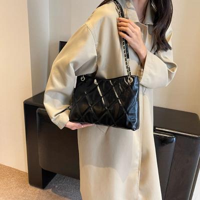 Damväska ny mångsidig mode rombmönster broderitråd design enfärgad kedja pendlar axelremsväska