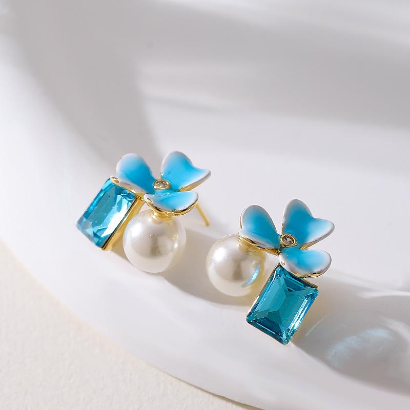 Stylish and exquisite design sense, bright and round Shijia pearl stud earrings, earrings, temperament, senior earrings, vacation style accessories