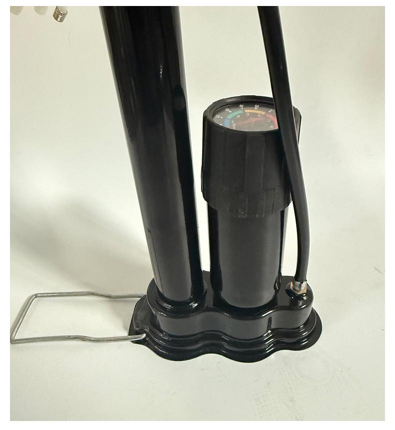 Volledig stalen luchtpomp met manometer en verborgen tank, voorzien van verdikte koolstofstalen buis.