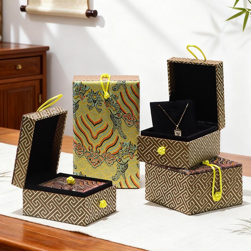 Modern Square Embossed Design Jewelry Storage Box for Necklaces Bracelets Brocade Cloth Luxury Gift Elegant Packaging Box