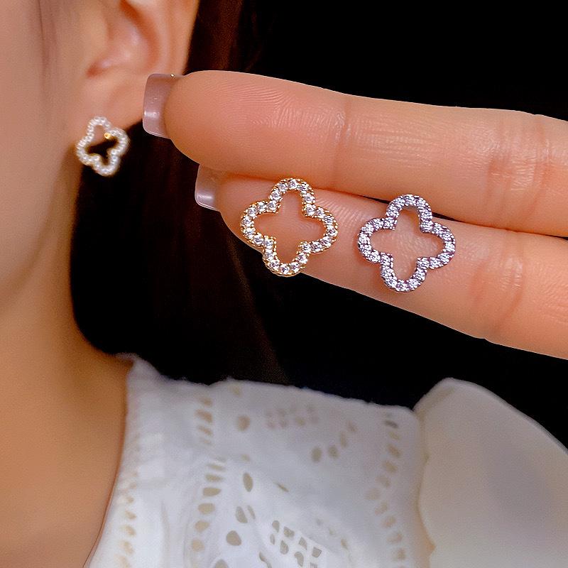 Diamond Inlaid Silver Four-Leaf Clover Hollow Stud Earrings - Elegant & Versatile Fashion Accessories for Women