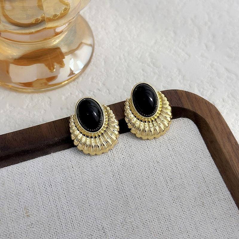 Vintage Geometric Metal Clip On Earrins for Women Fashion Classic Black Ear Clips Non Pierced Girls Gifts Jewelry